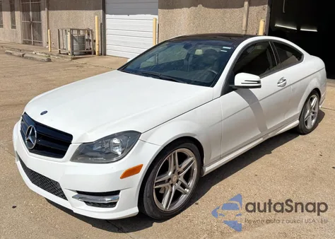 2013 Mercedes-Benz C 250 из США, поврежденный, VIN WDDGJ4HB2DG089470